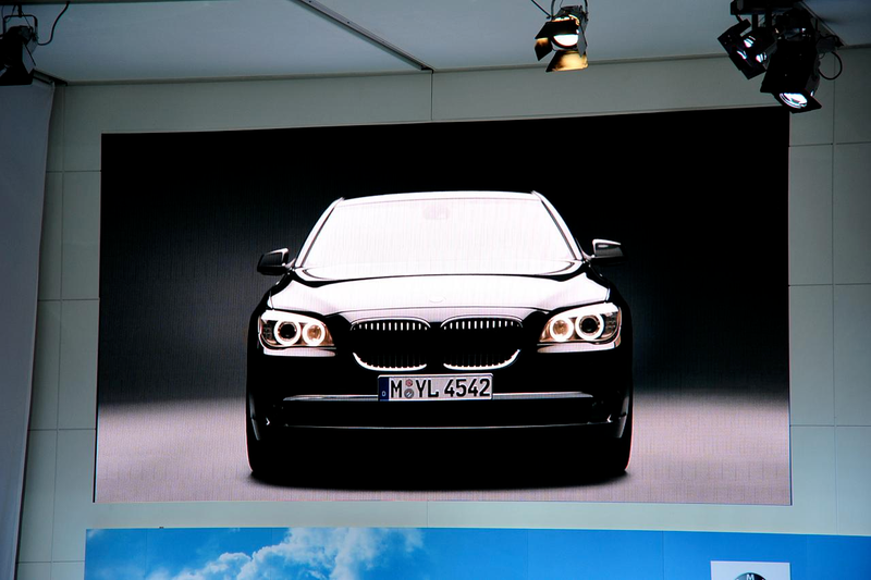 Illustration for article titled 2009 BMW 7-Series, ActiveHybrid Hit LA Show Floor